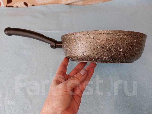 Сковородка большая тяжелая. Покрытие гранит. Диаметр 24 см. Италия, б/у ...
