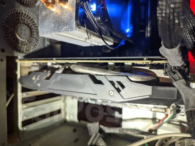 Radeon RX 590 ����