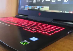 HP Omen 17. 17", 2,5����, ��� 8 ��, ���� 1 000���, WiFi, Bluetooth ����