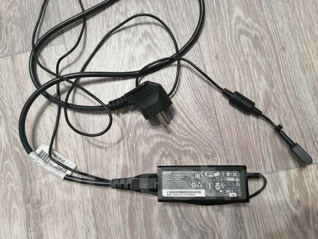 Acer Extensa EX2519. 15.6", 1,6����, ��� 4 ��, ���� 500���, WiFi: 1, Bluetooth: 1 ����