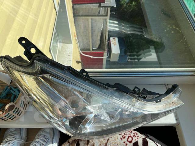 Продам фару Правую на Тойота приус альфа купить во Владивостоке по цене ...