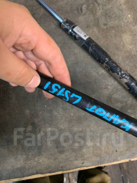 Газлифт капота веста