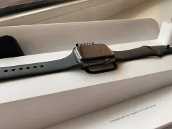 Apple Watch Series 4. GPS, NFC, IP68 ����
