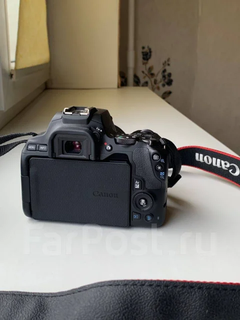 Canon EOS 250D ����