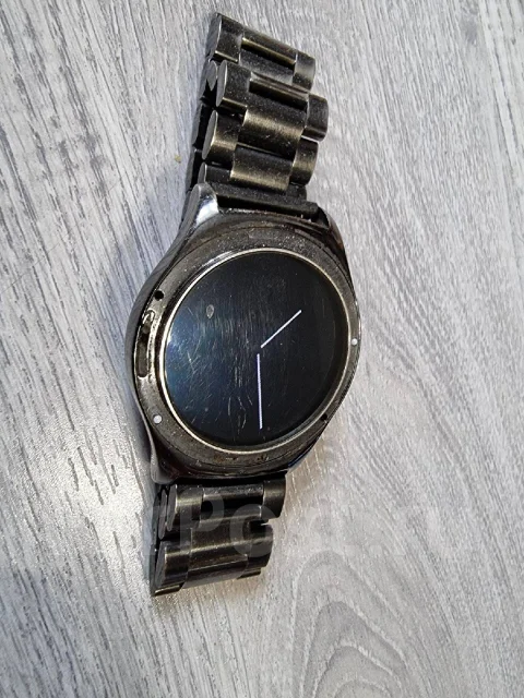 Samsung Gear S2. IP68 ����