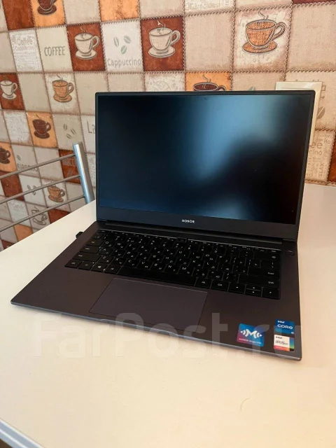 Honor MagicBook 14. 14", 144����, ��� 8 ��, ���� 512���, WiFi: 1, Bluetooth: 1, ����������� �� 10��. ����