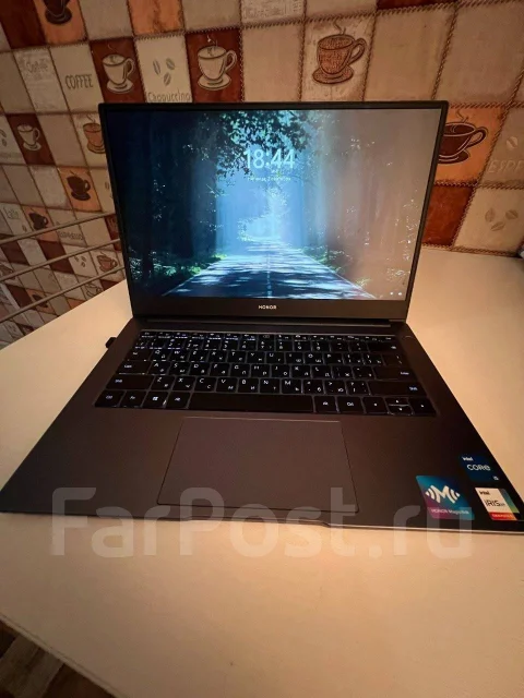 Honor MagicBook 14. 14", 144����, ��� 8 ��, ���� 512���, WiFi: 1, Bluetooth: 1, ����������� �� 10��. ����