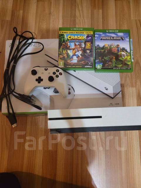 Xbox one s 1tb идеальный - Игровые приставки и консоли во Владивостоке