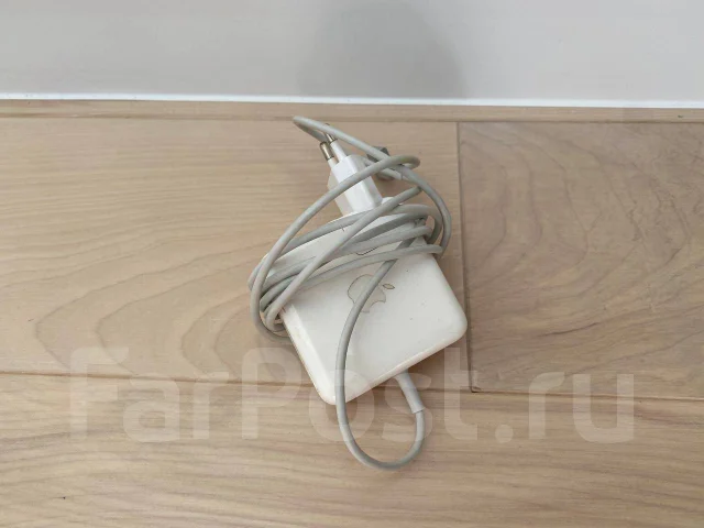 Apple MacBook. 13", 1,8����, ���� 120���, WiFi: 1, Bluetooth: 1 ����