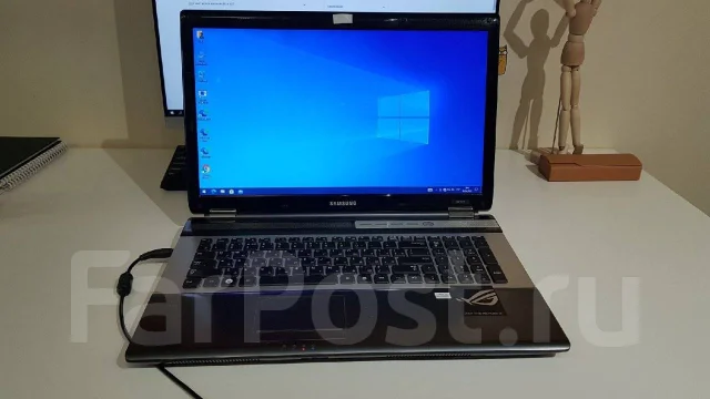 Samsung RF711. 17.3", 2����, ��� 8 ��, ���� 10 000���, WiFi: 1, Bluetooth: 1, ����������� �� 1��. ����