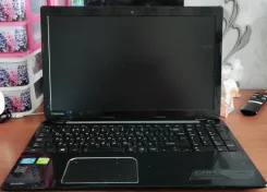 Toshiba. 15.4", 1,9����, ��� 8 ��, ���� 500���, WiFi, Bluetooth, ����������� �� 2��. ����
