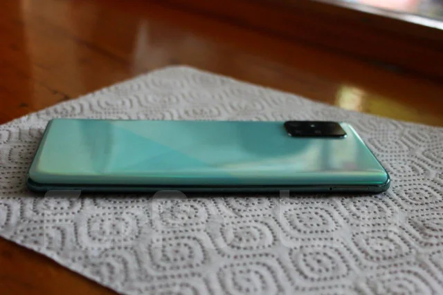 Samsung Galaxy A71. �/�, ���������, 4G LTE ����