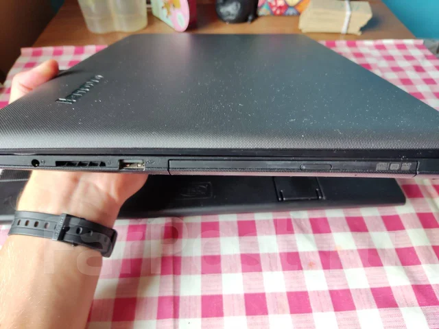 Lenovo B70-80. 17.3", 60����, ��� 8 ��, ���� 1 000���, WiFi: 1, Bluetooth: 1, ����������� �� 3��. ����