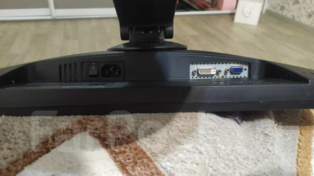 Samsung. 19", ���������� �� (LCD, LED, QLED) ����