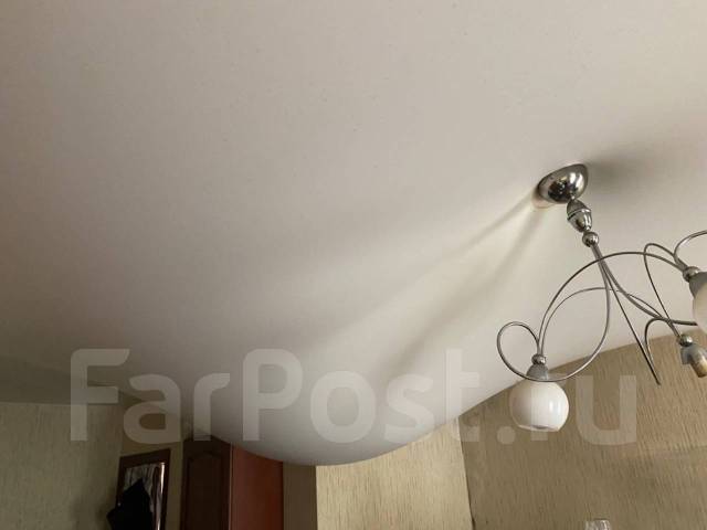 Демонтаж натяжных потолков. Слив воды во Владивостоке