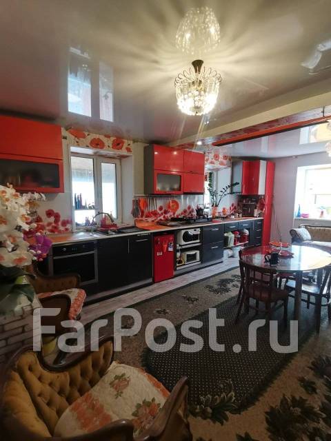 Продам двухэтажный большой дом - Продажа домов, коттеджей и дач в Арсеньеве