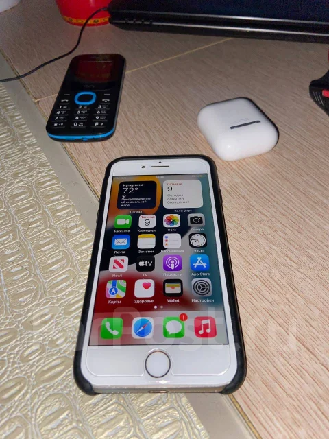 Apple iPhone 8. �/�, �������, 3G, 4G LTE, NFC ����