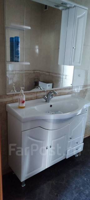 Тумба + зеркало, в наличии. Цена: 17 000₽ в Находке