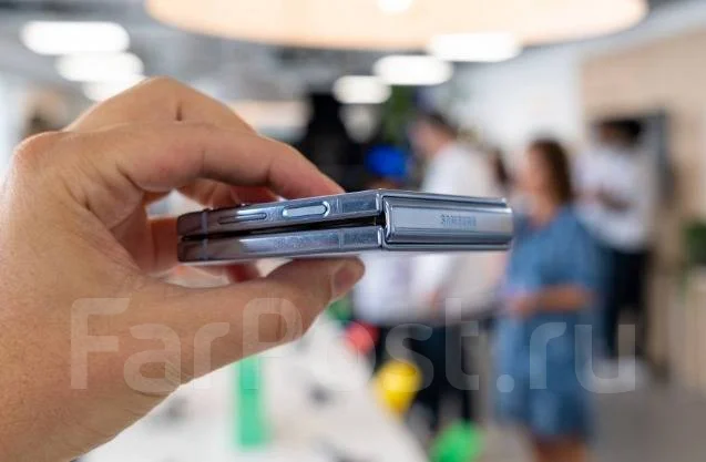 Samsung Galaxy Z Flip4. �����, ������ ����