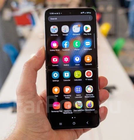 Samsung Galaxy Z Flip4. �����, ������ ����