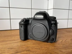 Canon EOS 5D Mark IV ����