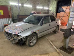 Mitsubishi Carisma ����