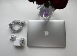Apple MacBook Air 13 2017 Mid. 13.3", 1,8����, ��� 8 ��, ���� 256���, WiFi: 1, Bluetooth: 1, ����������� �� 10��. ����