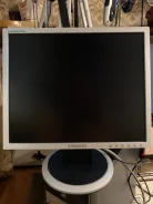 Samsung. 17", ���������� �� (LCD, LED, QLED) ����