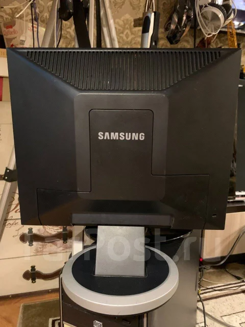 Samsung. 17", ���������� �� (LCD, LED, QLED) ����
