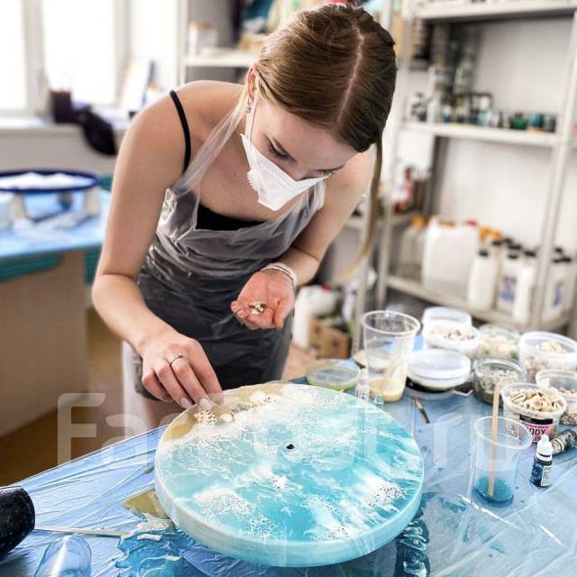 Мастер по эпоксидной смоле. Курс обучения смола. Эпоксидная смола мастер класс. Мастер класс по эпоксидной смоле. Мастерская смолы.