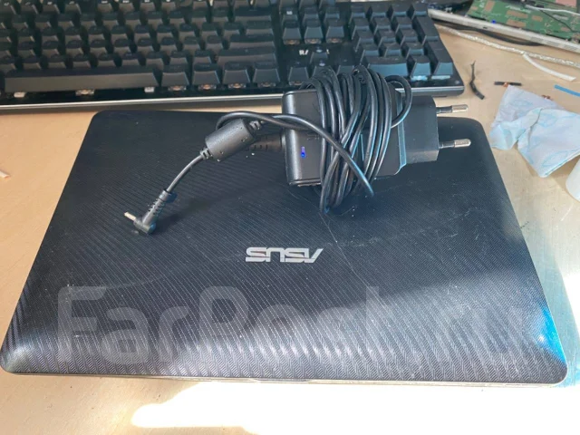 Asus Eee PC 1011PX. 10", 1,6����, ��� 2048 ��, WiFi: 1, Bluetooth: 1 ����