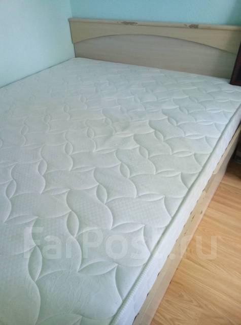 Продам 2х спальную кровать с матрасом, б/у, в наличии. Цена: 10 000₽ во ...