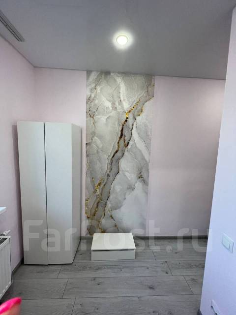 Поклейка обоев недорого. Кореец во Владивостоке