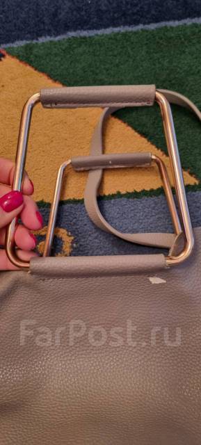 Сумку из кожзама на поделки - Отдам бесплатно во Владивостоке