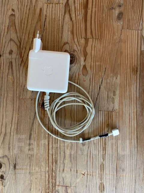 Apple MacBook Pro 15 2014 Mid. 15.4", 2,5����, ��� 16 ��, ���� 512���, WiFi: 1, Bluetooth: 1, ����������� �� 12��. ����