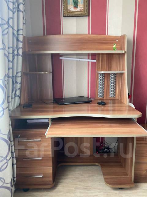 Продам письменный стол б/у - Мебель во Владивостоке