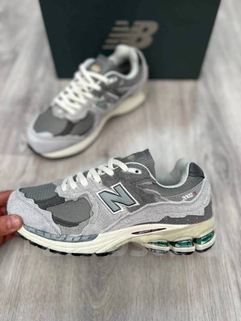 new balance 2002r 44