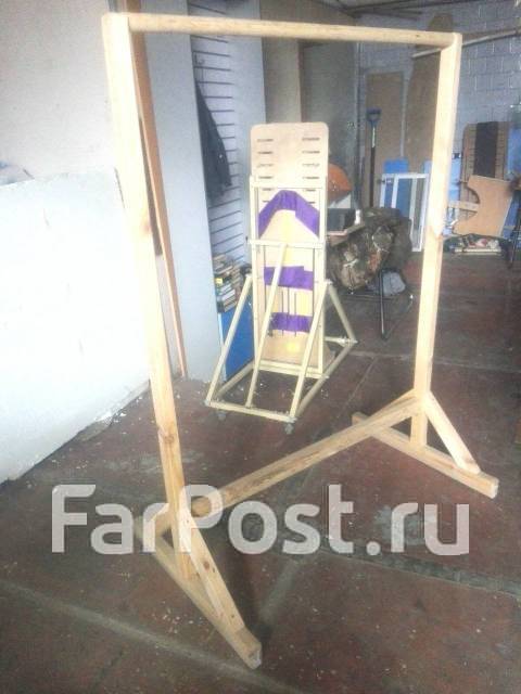 Продаю стойку для одежды . Изготовлена из дерева - Мебель во Владивостоке