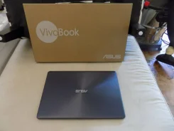 Asus VivoBook 15. 15.6", 3,0����, ��� 8 ��, ���� 256���, WiFi, Bluetooth, ����������� �� 10��. ����