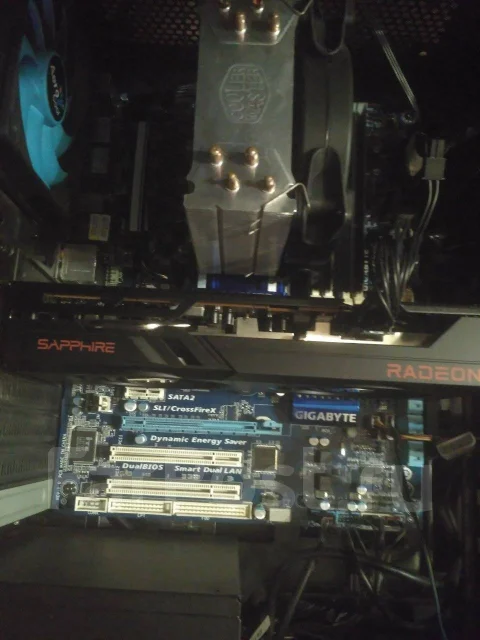 Radeon RX 6600 XT ����