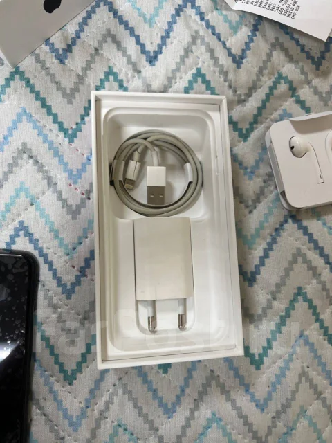 Apple iPhone SE 2020. �/�, ������, 4G LTE, NFC ����