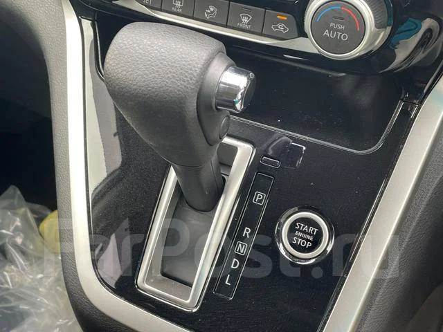 Nissan Serena. ��������, 4wd, 2.0 (150��.�.), ������, 32 000����. ��, �/�. ��� ����� �� ������������ ����