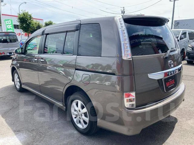 Toyota Isis. ��������, ��������, 1.8 (143��.�.), ������, 45 000����. ��, �/�. ��� ����� �� ������������ ����