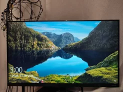 Samsung. 27", ���������� OLED ����