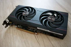 Radeon RX 6600 XT ����