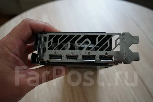 Radeon RX 6600 XT ����