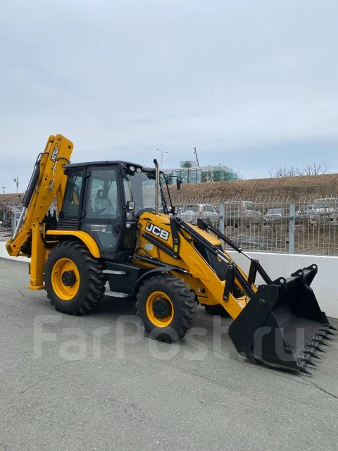 Услуги экскаватора-погрузчика JCB 3CX во Владивостоке