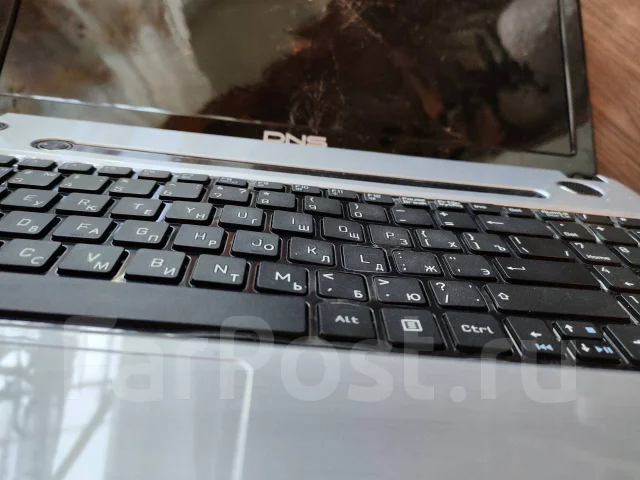 DNS Home. 15.6", 2,6����, ��� 8 ��, ���� 500���, WiFi: 1, Bluetooth: 1, ����������� �� 5��. ����