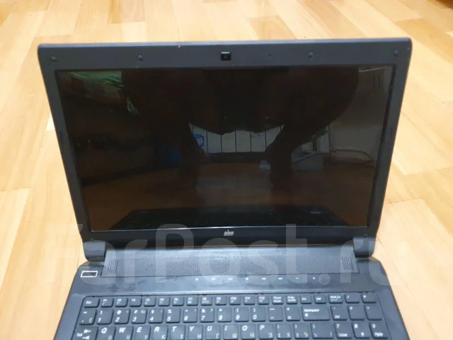 DNS. 15.4", 2,4����, ��� 4 ��, ���� 300���, WiFi: 1, Bluetooth: 1, ����������� �� 5��. ����