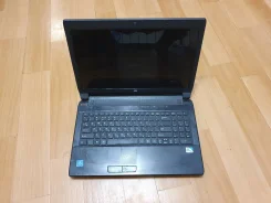 DNS. 15.4", 2,4����, ��� 4 ��, ���� 300���, WiFi: 1, Bluetooth: 1, ����������� �� 5��. ����